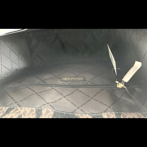 Gaby’sBags💕NWT Michael Kors XL Tote Bag logo - Picture 4 of 4